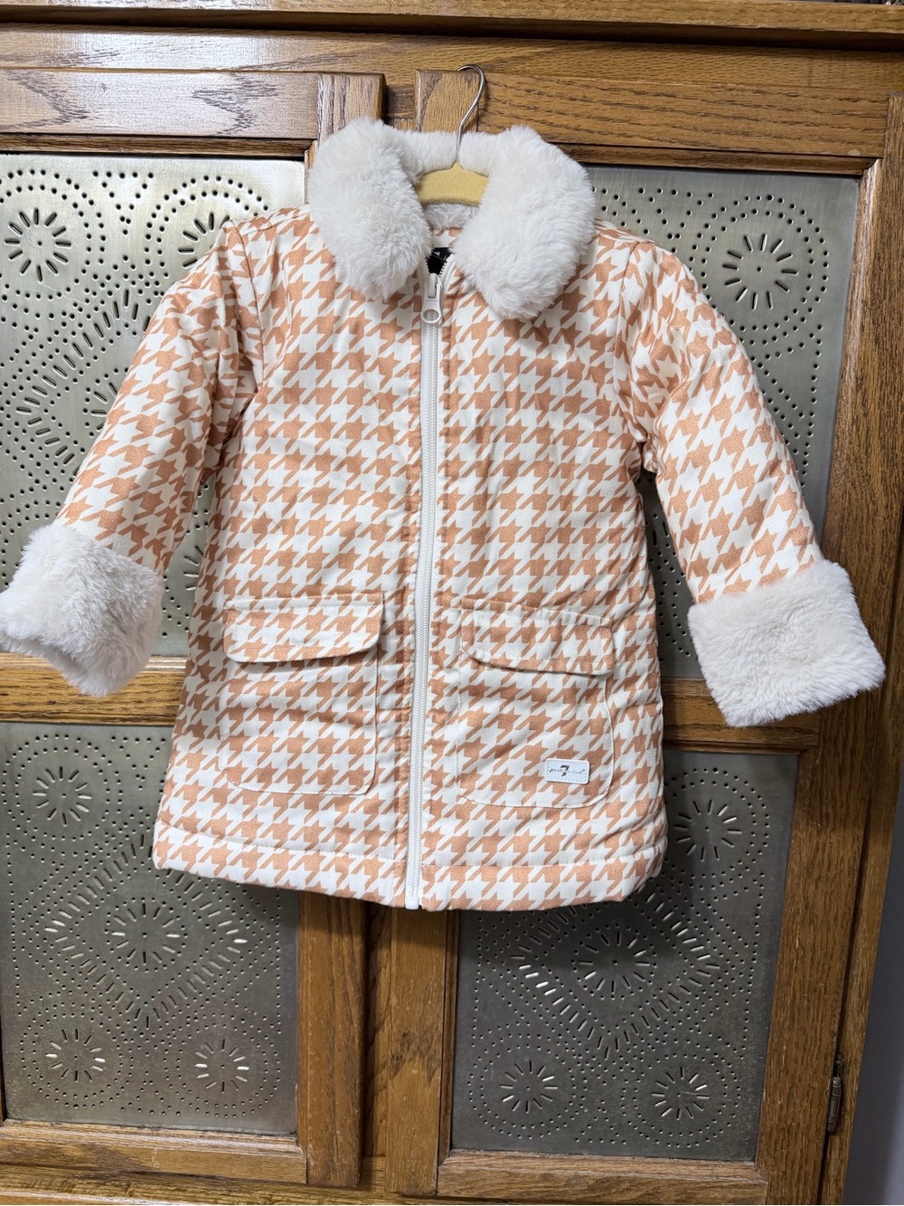 7 For All Mankind Peach & White Houndstooth Faux-Fur Trim Puffer Jacket